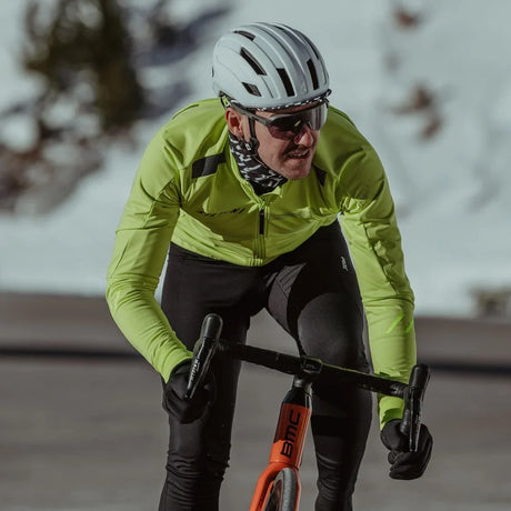 How to Dress for Cycling by Temperature: No More Freezing Descents and Sweaty Climbs